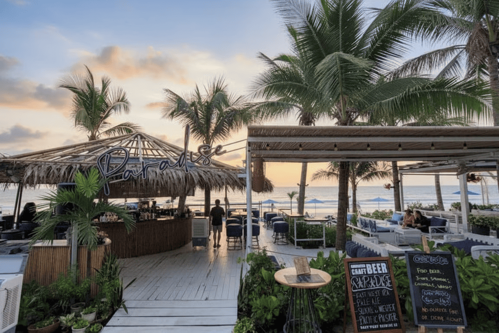 Beautifully vintage or tropical-style bars are ideal hangout spots by the beach